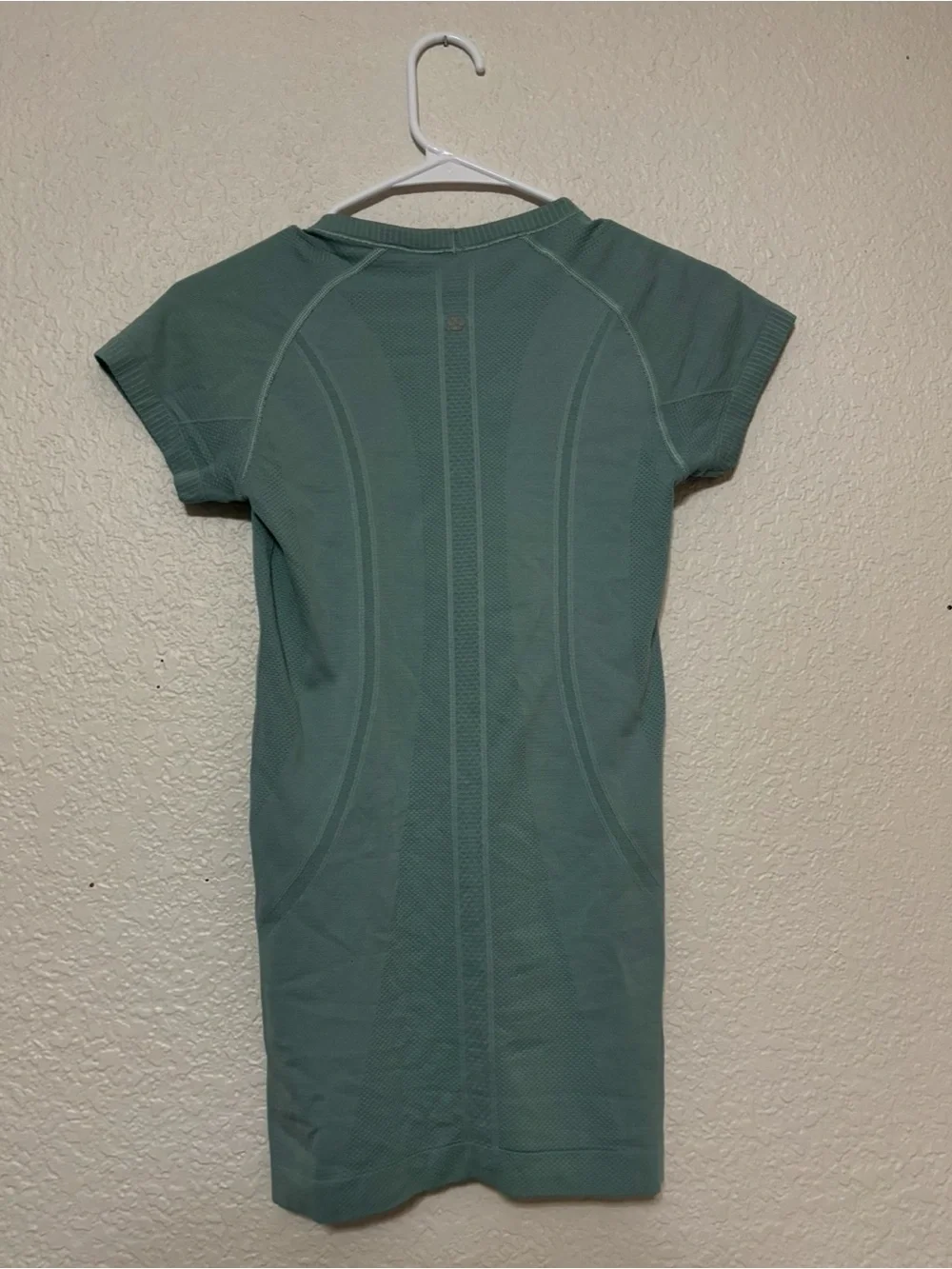 Lululemon Swiftly Tech 2.0 Hip Length Size 4